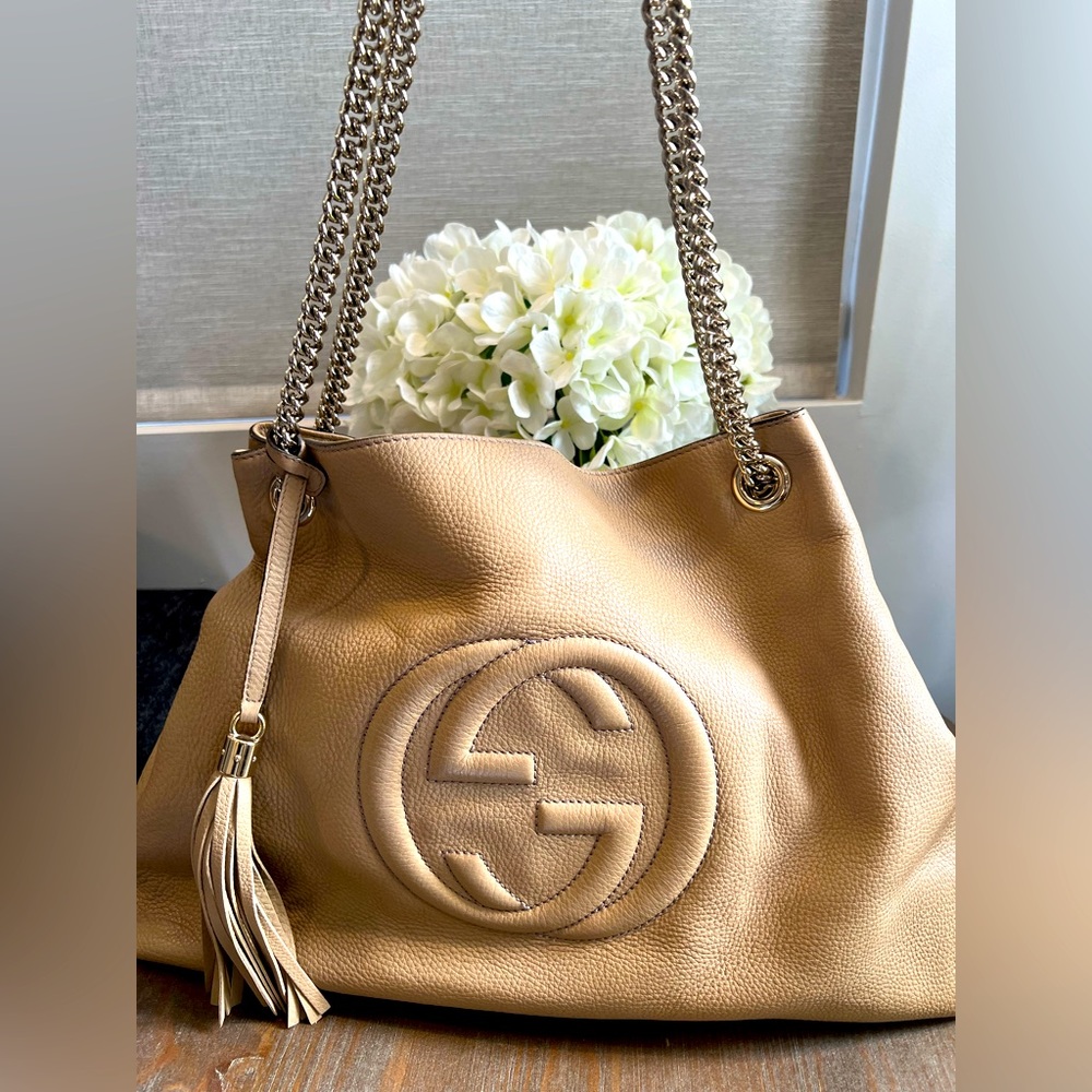 AUTHENTIC GUCCI Pebbled Calfskin Large Soho Chain Shoulder Bag Rose Beige